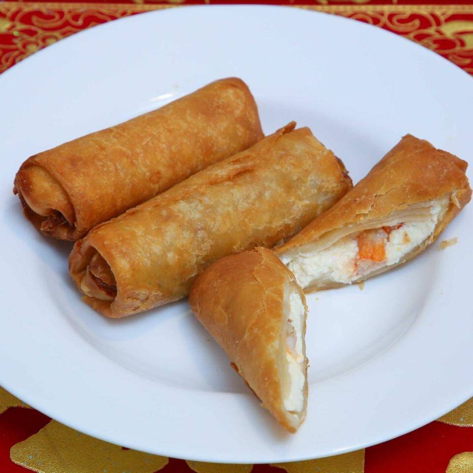 Rollo de Camaron con Queso Philadelphia.