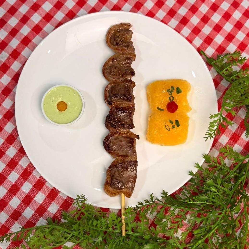 Espetinho de picanha montada em fatias sobrepostas, temperada e grelhada artesanalmente.