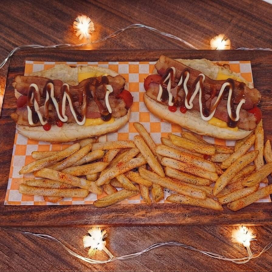 Dos Hotdogs Clásicos Con Papas