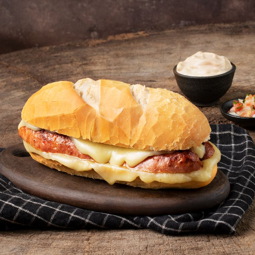Linguica,queijo musarel,vinagrete e maionese especial