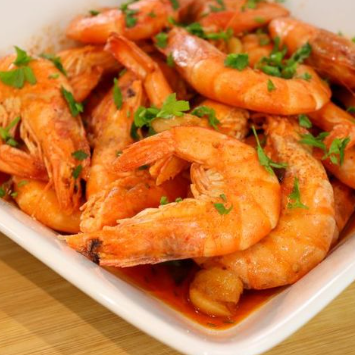 porção de camarão frito com casca s/ cabeça.. aperitivo ideal.. porção com 500 gramas, muito bem servida