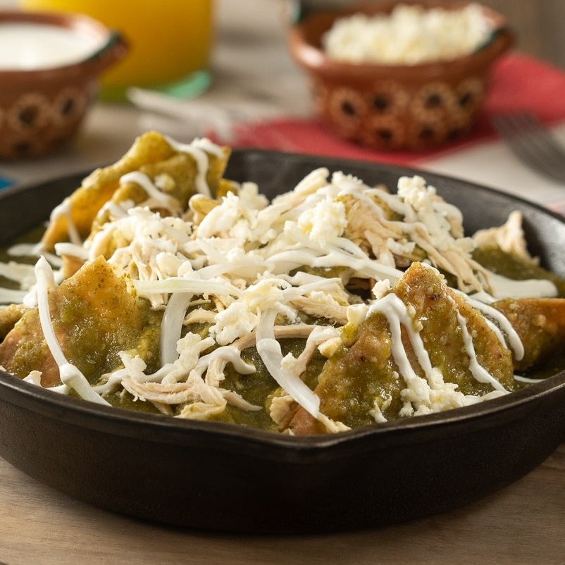 CHILAQUILES VERDES CON POLLO