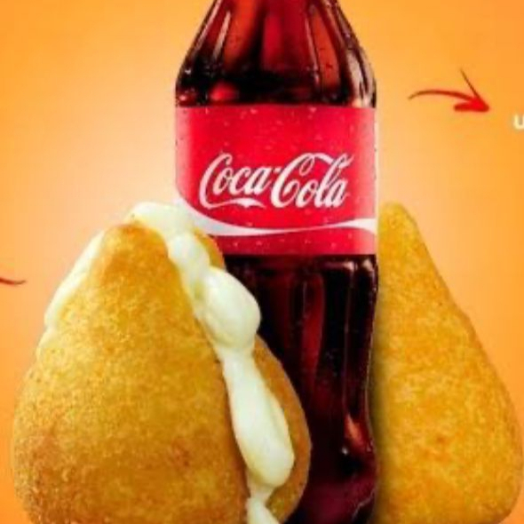 Pão na chapa + bebida quente (café puro, café com leite, capuccino ou achocolatado) + 5 un de Pão de queijo