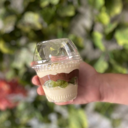 Copo composto por: Mousse de ninho Uva Nutella