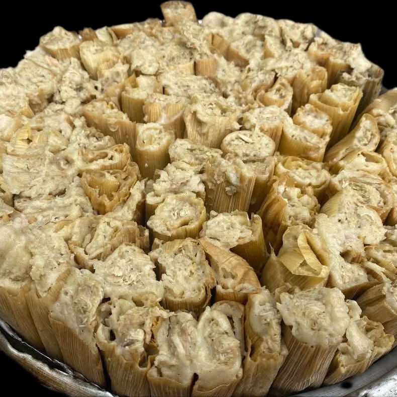 Tamales de Pollo en Salsa Verde