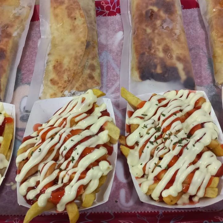 La burrada (4 papas + 4 burritos)