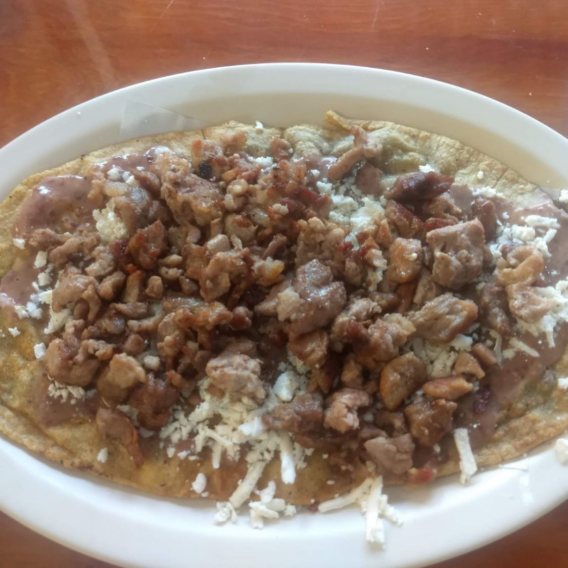 Huarache Suadero + Queka de Chicharrón