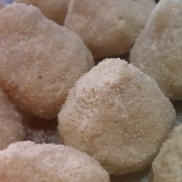 Recheio: casca de banana, pimentões, cebola, alho poro, temperos. 08 unidades.