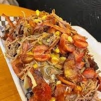 Salchipicada con carne desmechada