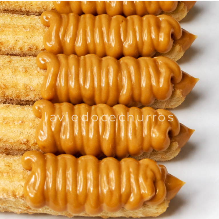 Perfeito para quem ama churros e para compartilhar com quem a gente gosta! Chegou o Kit com 6 churros recheados com doce de leite. Promoção especial por tempo limitado: Leve 6 e pague menos!