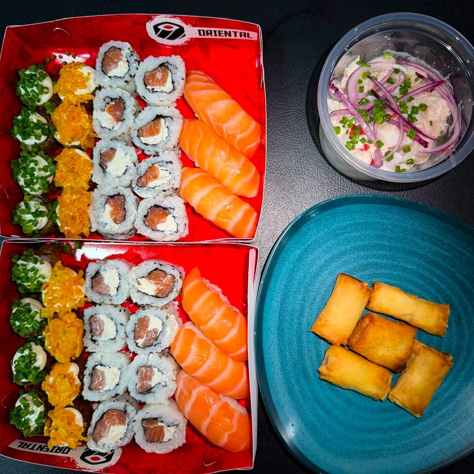2 COMBOs ECONOMICO ONE FOOD - 19 PEÇAS
3 NIGUIRIS SALMÃO
8 URAMAKIS SALMÃO
4 HOT ROLL DORITOS
4 HOT ROLL CEBOLINHA
Ceviche 200g
Harumaki doce de leite