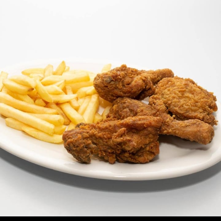 1/2 Pollo a la Broaster + Papa a la Francesa + beb