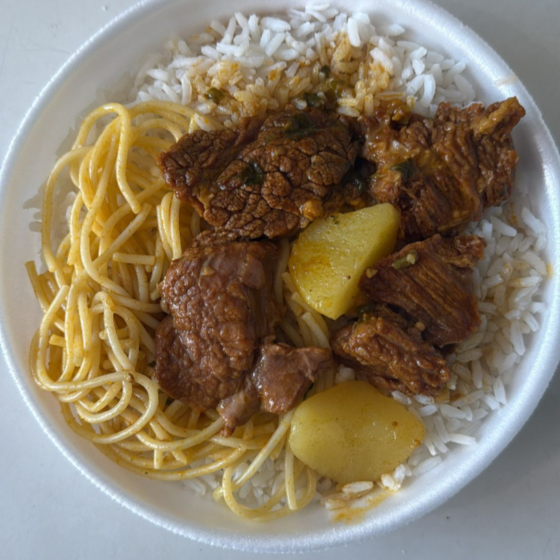Arroz, feijão, macarrão e picadinho com batata