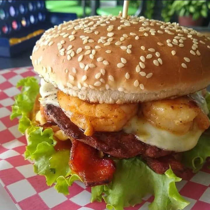 Hamburguesa De Camarón Y Tus Papas