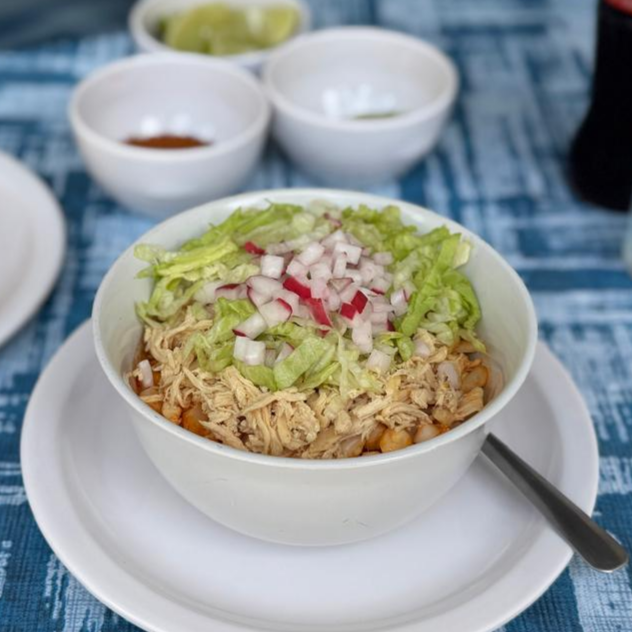 Pozole Rojo de Pollo (750ml)