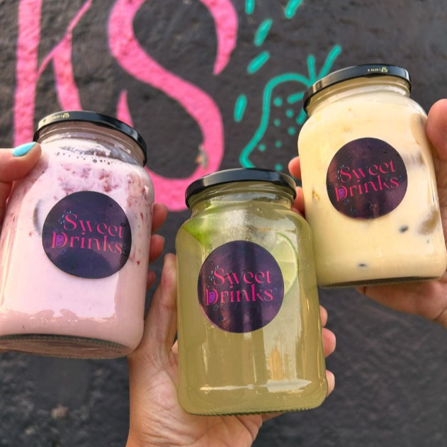 Trio: batida de morango, caipirinha de limão com vodka e batida de maracujá, copo de vidro de 600ml.