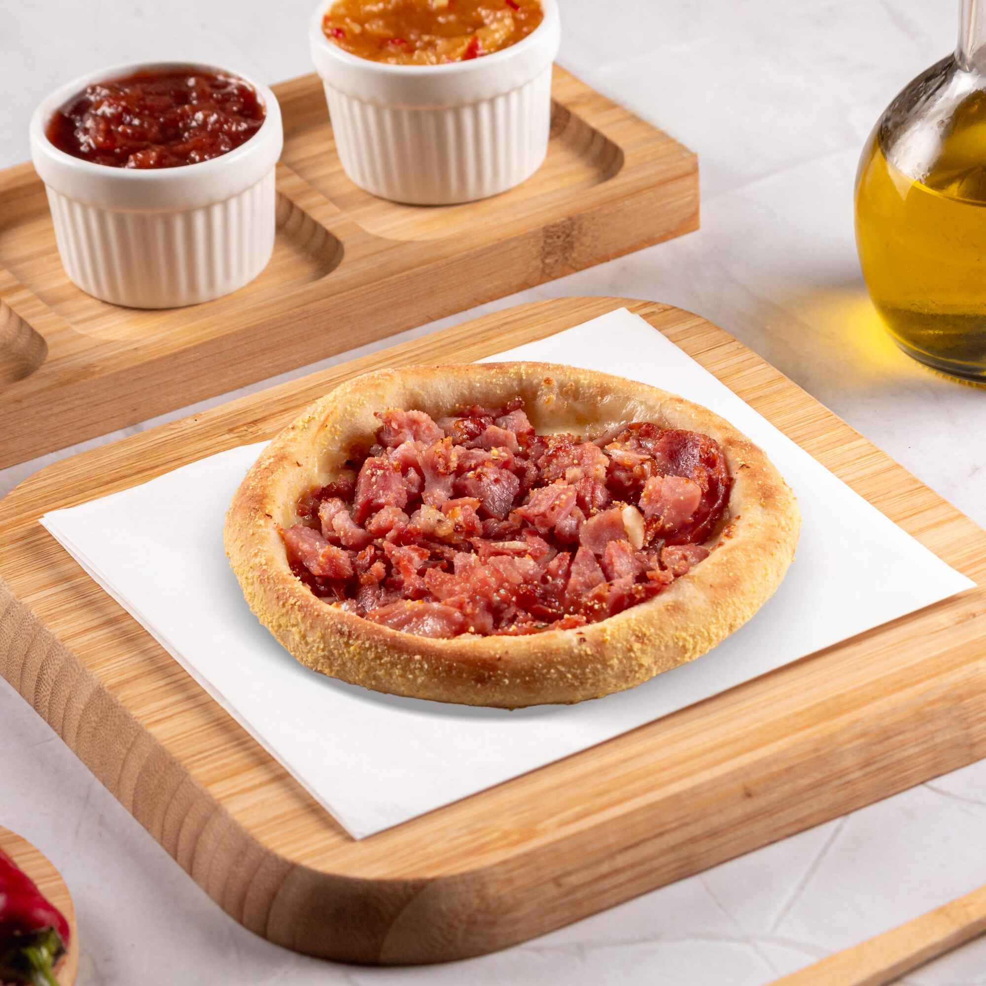 Recheada com calabresa moída, bacon, cebola e pimenta calabresa, uma combinação explosiva de sabores baianos.