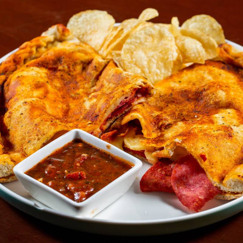 Calzone de Carnes Frías