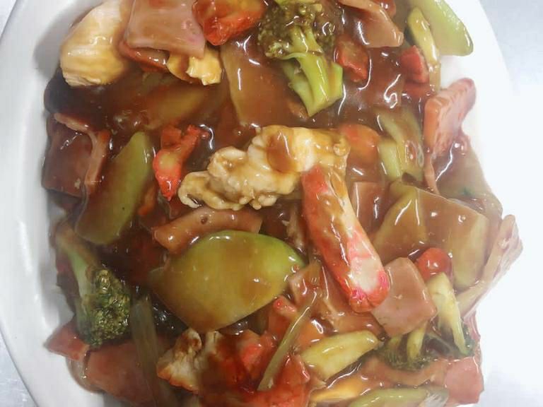 Chop Suey con Pollo y Camarón en Salsa