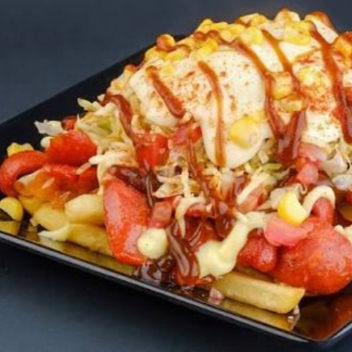 Salchipapa con Chorizo