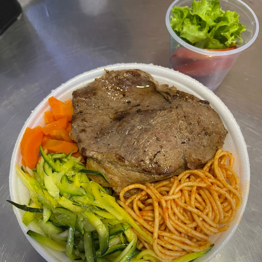 Por aqui voce monta sua marmitex, com direito a escolher; o tipo de feijão, 2 tipos de proteinas, 2 tipos de saladas, 2 tipos de verduras, 1 tipo de macarrão