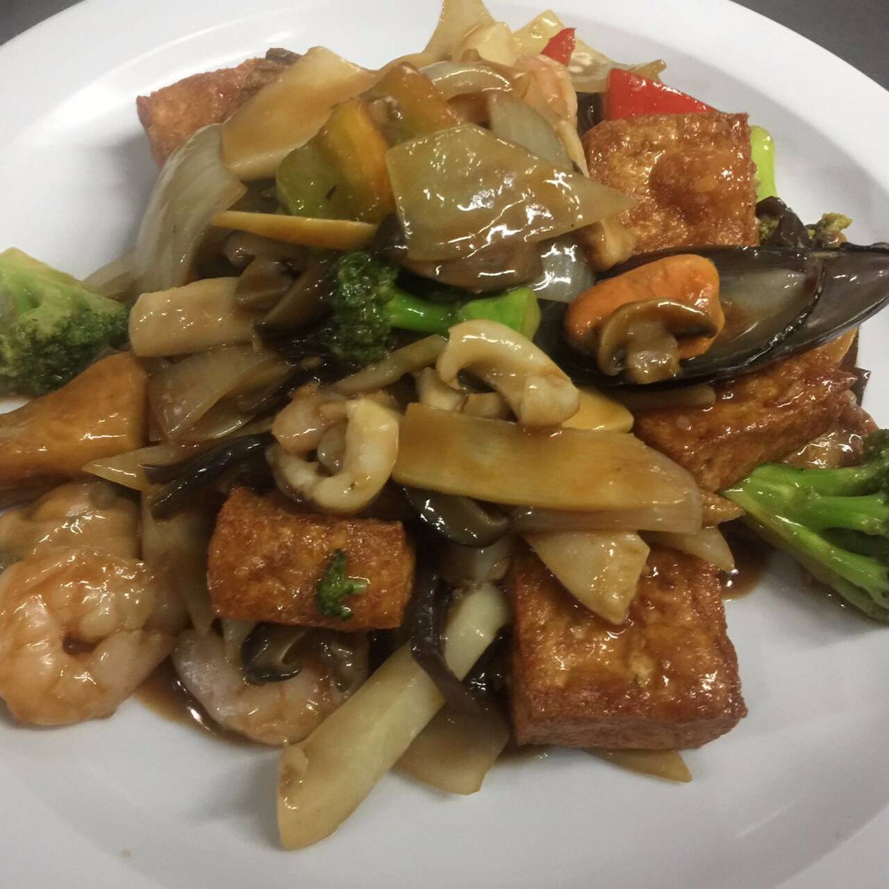 Tau Fu con Mariscos en Salsa de Ostiones