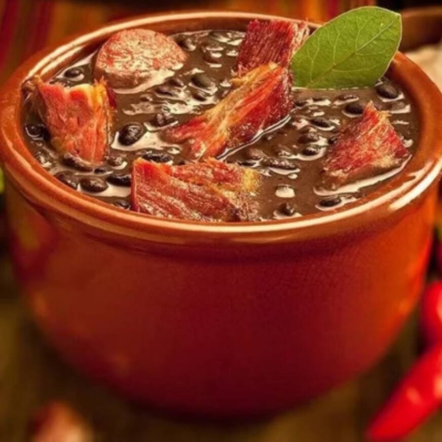 Feijoada magra acompanha arroz,pernil,torresmo, calabresa, couve,farofa