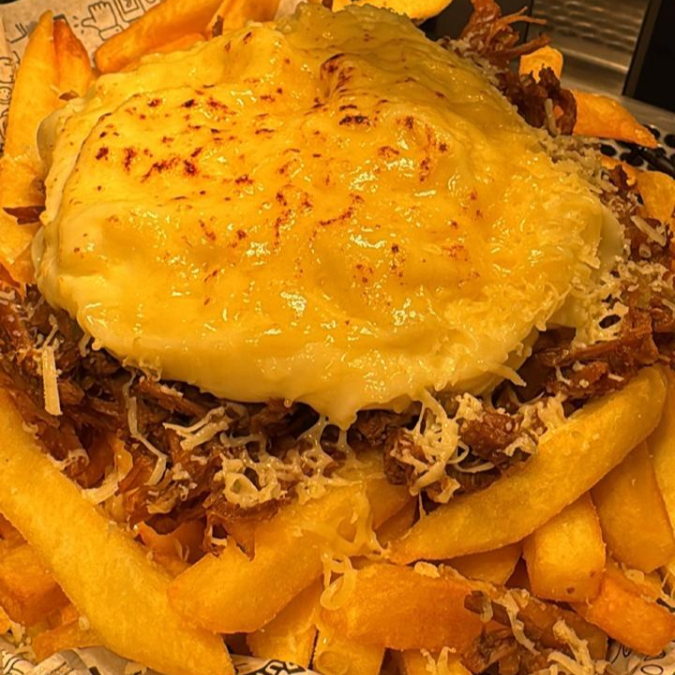 batata frita + cupim + queijo parmesão