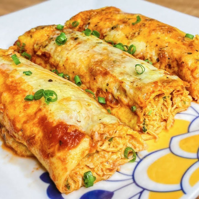 Panqueca de Frango com molho de tomate caseiro e cobertura de mussarela. Aprox. 500g.