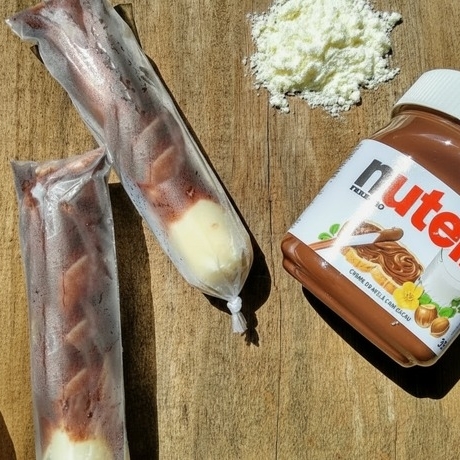 Creme condensado de leite Ninho, com uma generosa cobertura de Nutella.