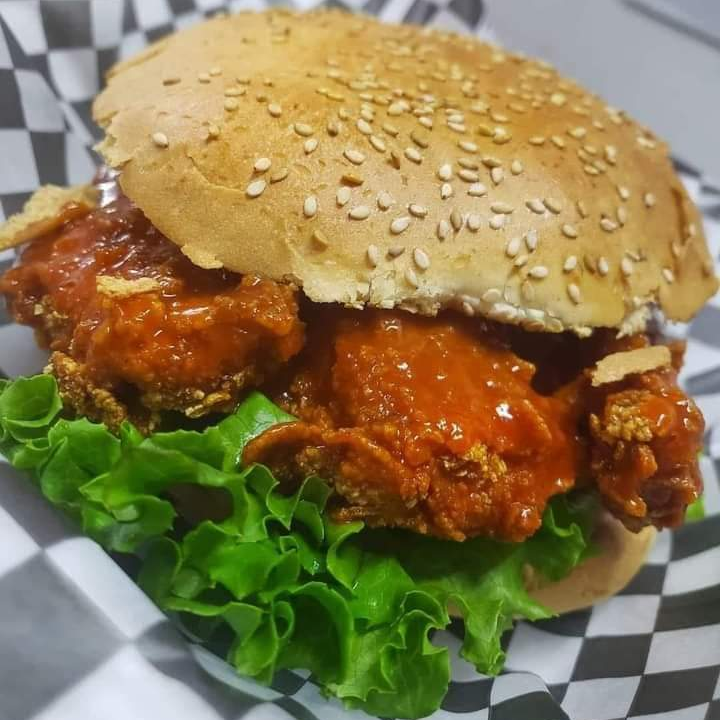 Hamburguesa Chicken Búffalo con Papas