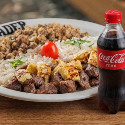 Carne de sol em cubos dourada na manteiga de garrafa, acompanhado de feijão de corda, cubos de queijo coalho, arroz branco soltinho, farofa crocante e vinagrete + Coca Cola 220ml.