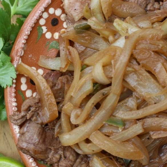 Bistec encebollado (cerdo)