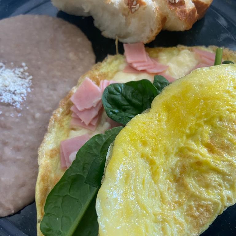 Omelette con Espinacas Jamón y Queso