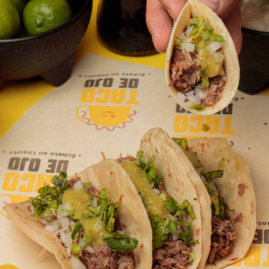 4 Tacos de Guisos y Refresco