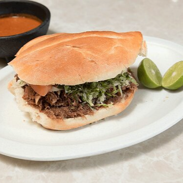 Lonche de Birria + Agua Fresca 457ml