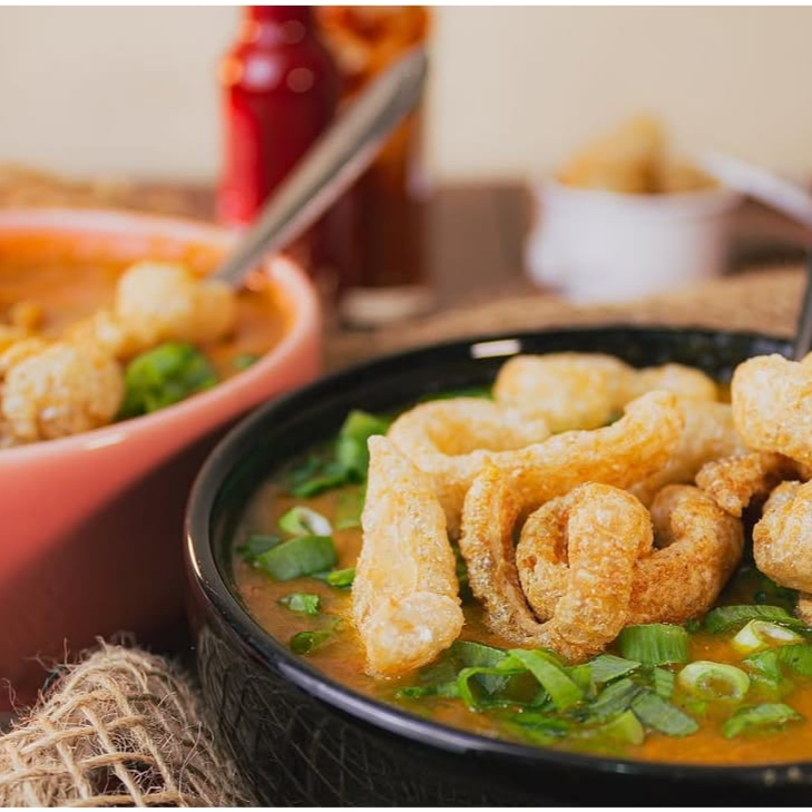 CALDO DE MANDIIOCA, POTE DE 500ML , ACOMPANHA TORRESMO E CEBOLINHA