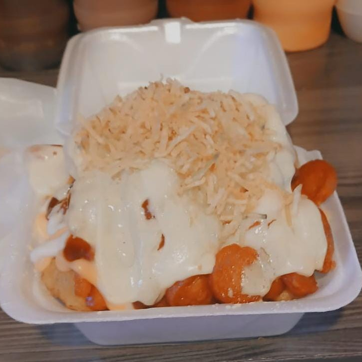 Salchipapa gratinada personal