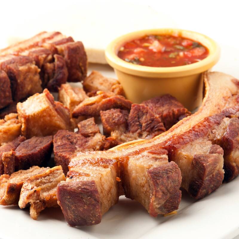 Un Cuarto de Chicharrones de Cerdo.