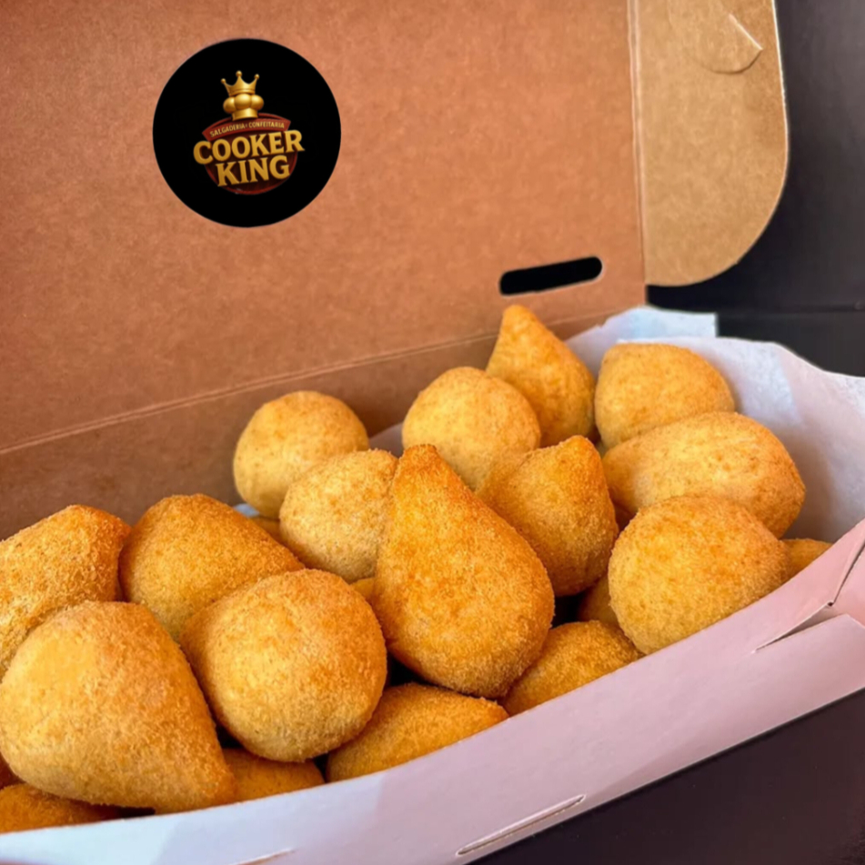 20 salgadinhos fritos tamanho festa (20–25g cada), crocantes e sequinhos. Perfeito para um lanche rápido e saboroso. 📌 Você pode escolher os sabores (10 unidades por sabor) ou selecionar a opção mista da casa.