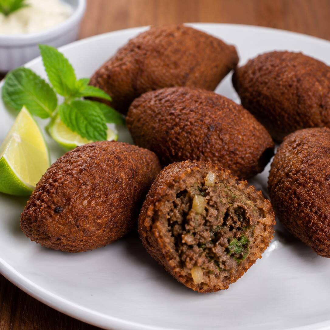Kibe Sírio.
-----tags-----
esfiha, muhammara, comida árabe, culinária síria, artesanal, gourmet, delivery, almoço, jantar, lanche, assado, forno, especialidade da casa, ingredientes frescos, sabor oriental
