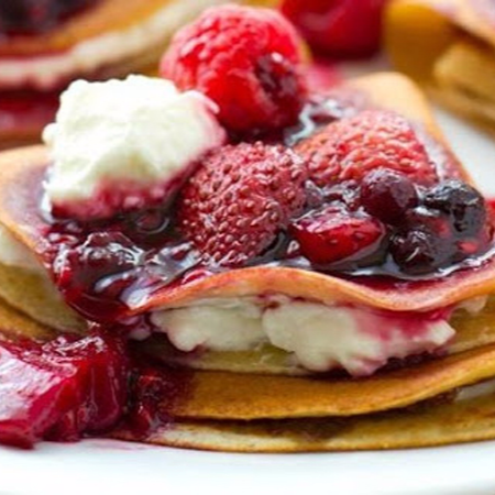 Crepas de Queso y Frutos Rojos 3 pzas