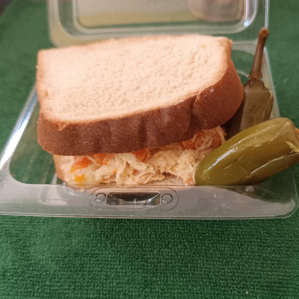 Sandwich con Ensalada de Pollo