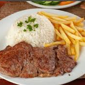 marmita executiva acompanha: arroz branco, feijão preto, farofa e fritas