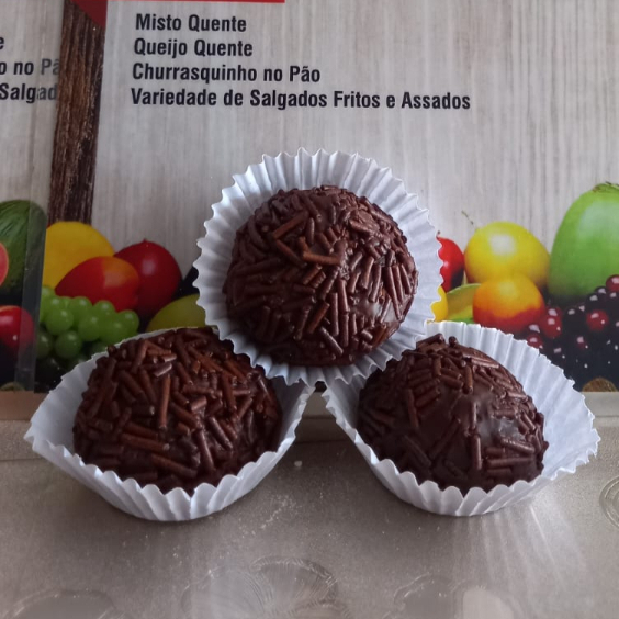 Que tal um Delicioso Brigadeiro Tradicional pós almoço