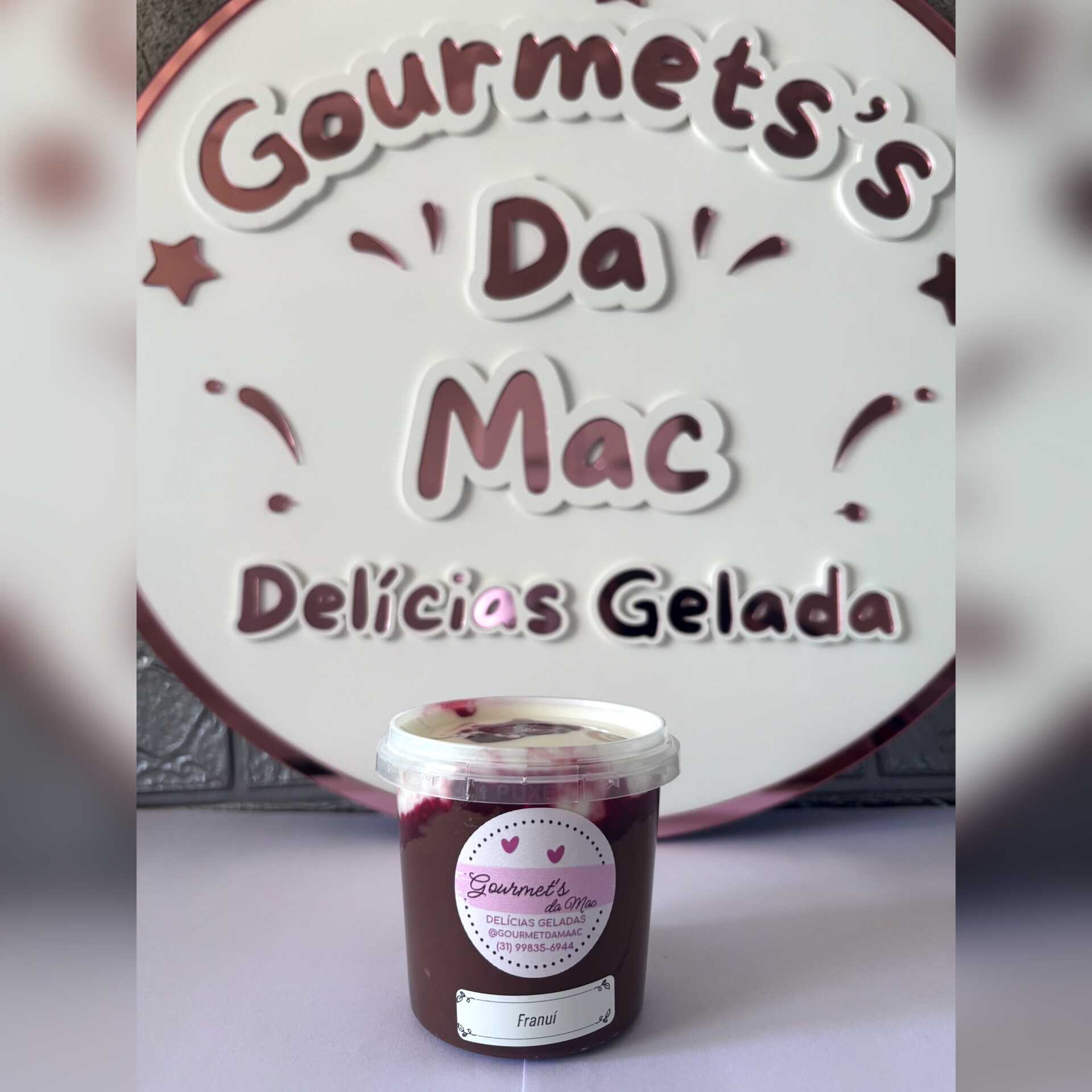 Um encontro gelado entre o azedinho e a doçura. Impossível comer um só.