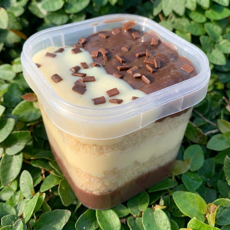 Bolo no Pote dois amores, recheio de ninho c/brigadeiro ao leite e granulado de chocolate belga