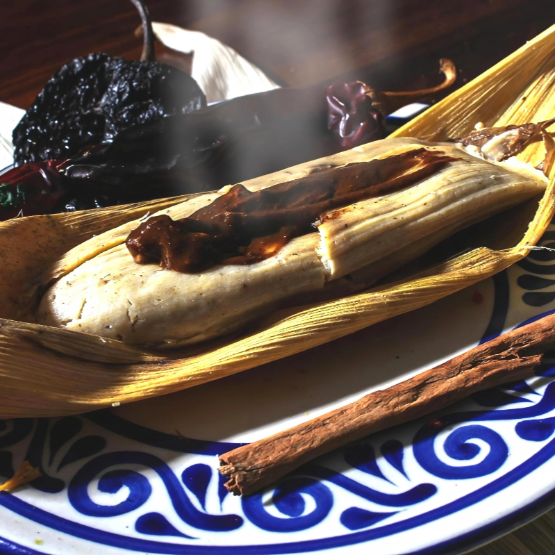 Tamal de Pollo en Mole Gde