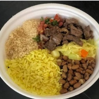 Acompanhamentos: Feijão Preto, Arroz, Macarrão, Salada e Farofa