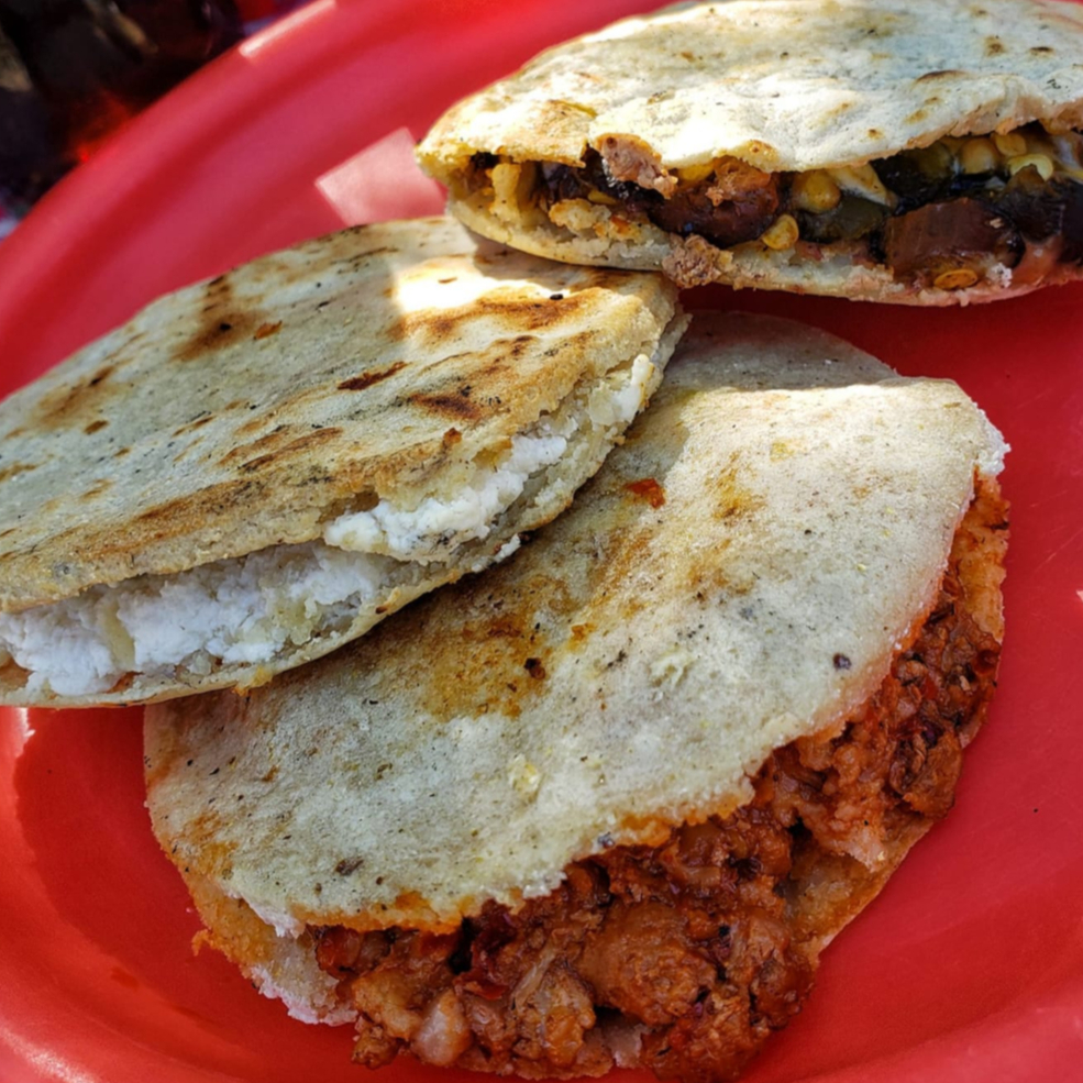 Gordita de Maiz de Frijoles con Queso